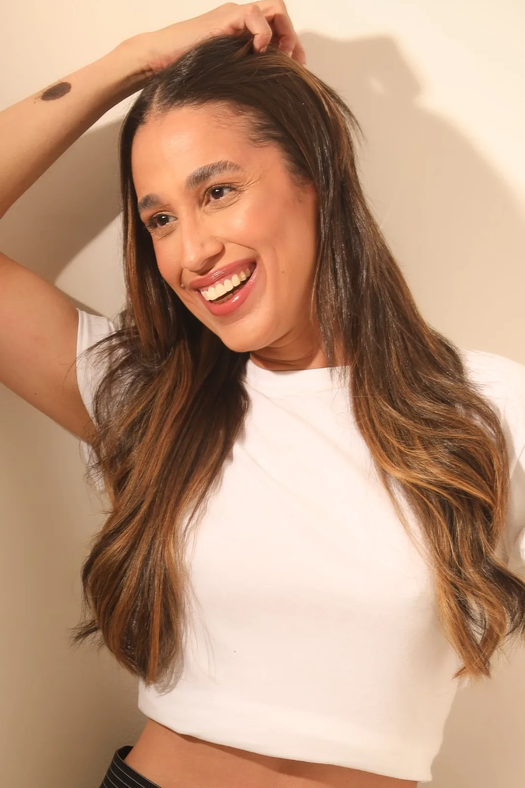 Beauty · sorrindo em luz quente