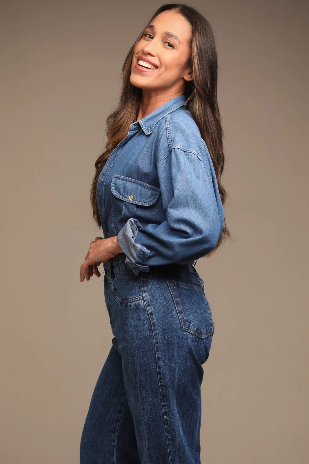 Denim · perfil sorrindo